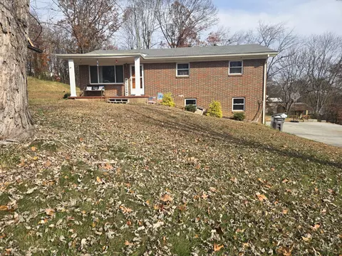824 Pleasant View Dr, Dandridge, TN 37725