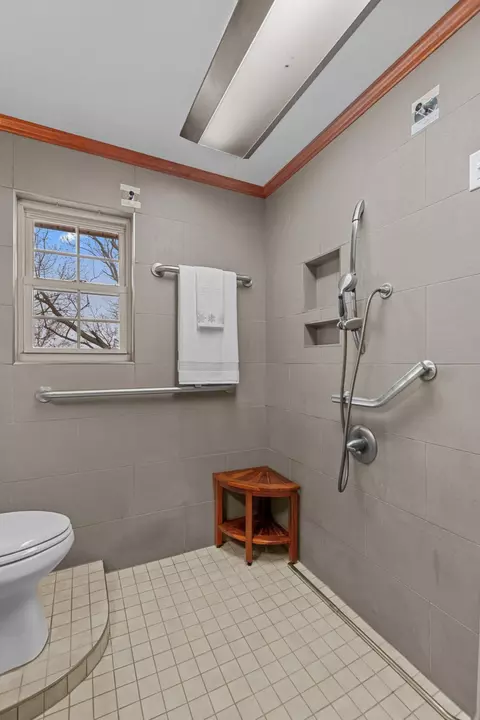 Bath - 818 Shaver Dr, Talbott, TN 37877 photo 5 of 7