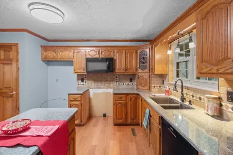 Kitchen - 818 Shaver Dr, Talbott, TN 37877 photo 2 of 2