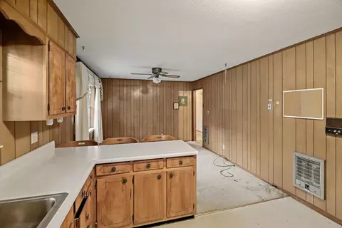 Kitchen - 725 Ellencliff Cir, Talbott, TN 37877 photo 3 of 3
