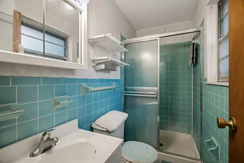 Bath - 725 Ellencliff Cir, Talbott, TN 37877 photo 1 of 2