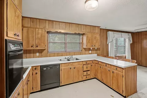 Kitchen - 725 Ellencliff Cir, Talbott, TN 37877 photo 2 of 3