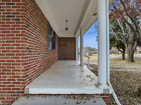 Exterior - 725 Ellencliff Cir, Talbott, TN 37877 photo 3 of 9