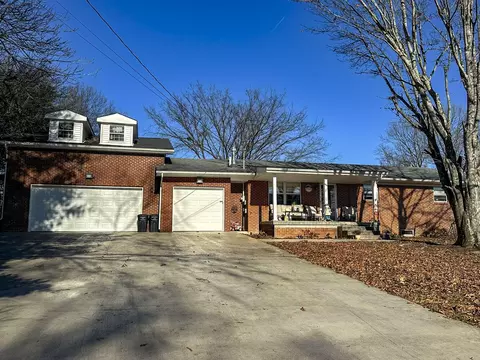 1712 Goddard Ln, Dandridge, TN 37725