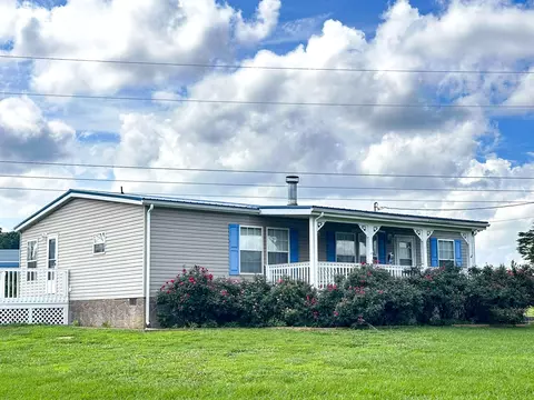 1467 Squire Fox Rd, Dandridge, TN 37725