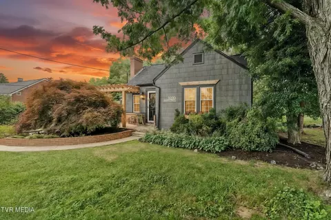 1028 Forest St, Greeneville, TN 37743
