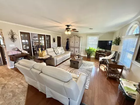 Living - 7032 S Crest Ave, Talbott, TN 37877 photo 3 of 4