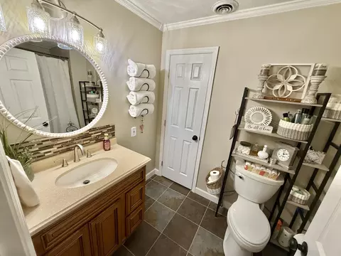 Bath - 7032 S Crest Ave, Talbott, TN 37877 photo 2 of 3