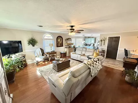 Living - 7032 S Crest Ave, Talbott, TN 37877 photo 2 of 4