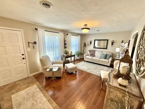 Entry Way - 7032 S Crest Ave, Talbott, TN 37877 photo 1 of 2