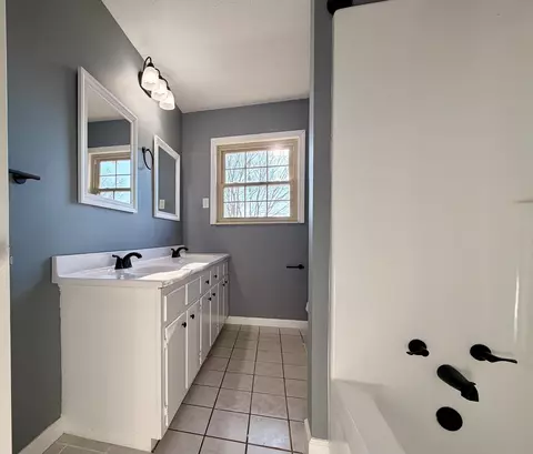 Bath - 7037 Maxwell Ter, Talbott, TN 37877 photo 4 of 6