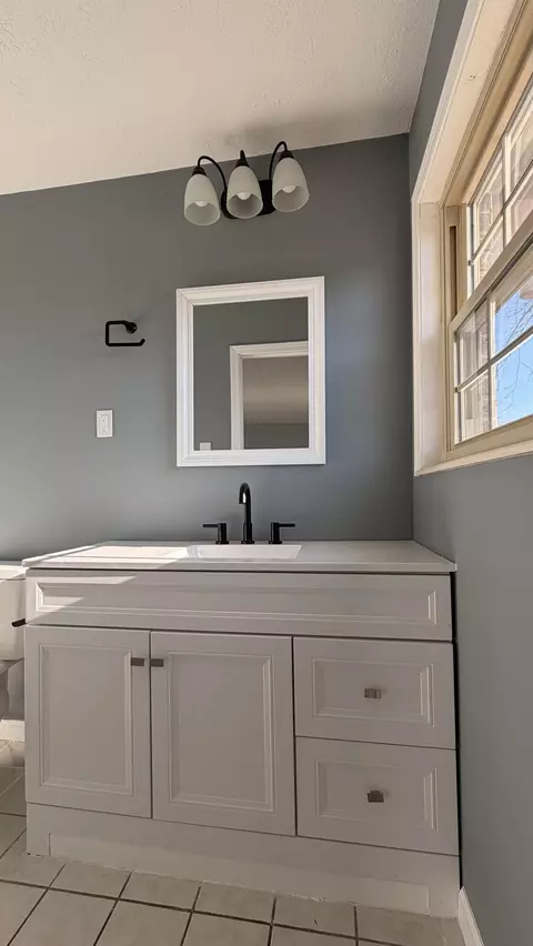 Bath - 7037 Maxwell Ter, Talbott, TN 37877 photo 3 of 6