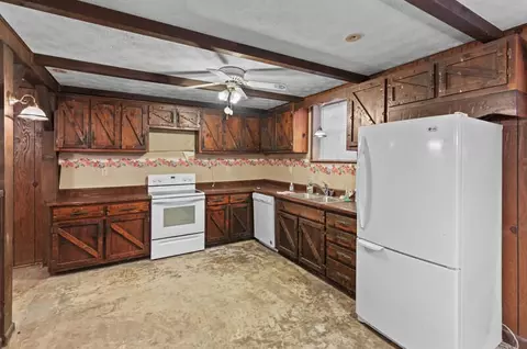 Kitchen - 2830 Lowe Dr, Talbott, TN 37877 photo 1 of 3