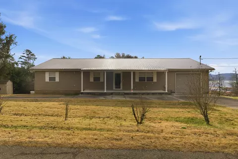 215 Chickasaw Ln, Bean Station, TN 37708