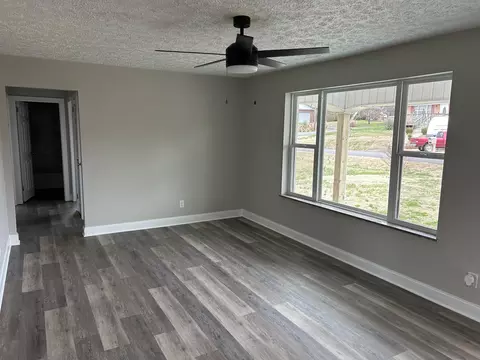 Living - 413 English Dr, Talbott, TN 37877 photo 2 of 4