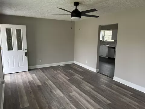 Living - 413 English Dr, Talbott, TN 37877 photo 3 of 4