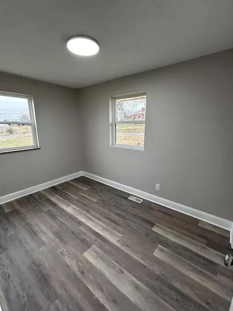 Bedroom - 413 English Dr, Talbott, TN 37877 photo 2 of 3