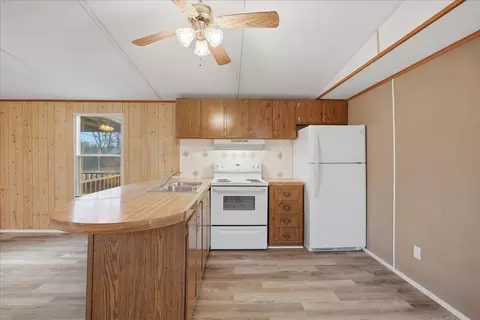 Kitchen - 254 Country Pl, Bean Station, TN 37708 photo 1 of 2