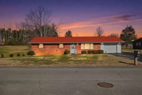 2220 Warren Dr, Morristown, TN 37814