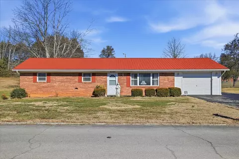 2220 Warren Dr, Morristown, TN 37814