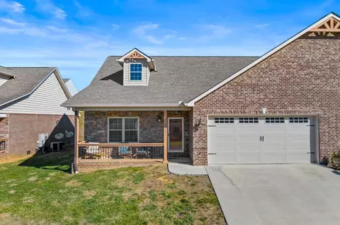3014 Villas Creekside Dr, Dandridge, TN 37725