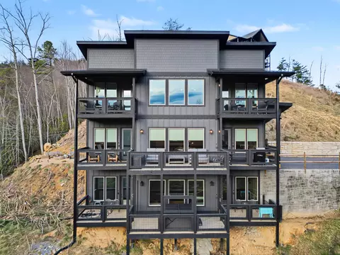 617 Big Bear Ridge Rd, Gatlinburg, TN 37738