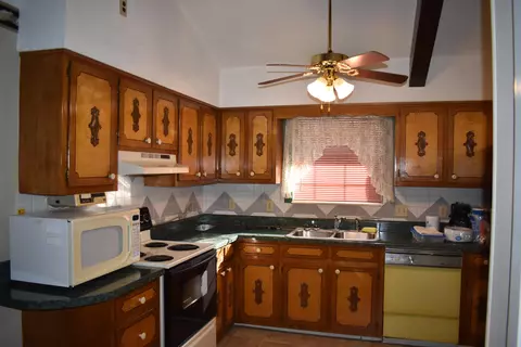 Kitchen - 175 Lakeshore Dr, Bean Station, TN 37708 photo 2 of 2