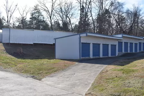 Exterior - 175 Lakeshore Dr, Bean Station, TN 37708 photo 8 of 19