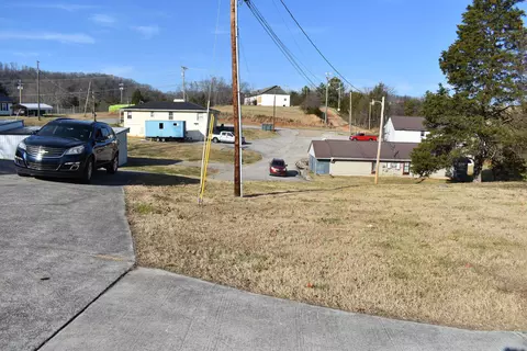 Exterior - 175 Lakeshore Dr, Bean Station, TN 37708 photo 13 of 19