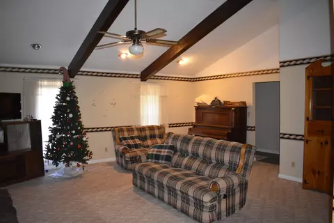 Living - 175 Lakeshore Dr, Bean Station, TN 37708 photo 2 of 3