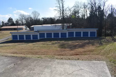 Exterior - 175 Lakeshore Dr, Bean Station, TN 37708 photo 2 of 19