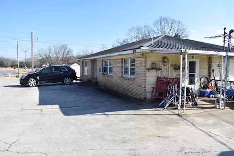 Exterior - 175 Lakeshore Dr, Bean Station, TN 37708 photo 3 of 19