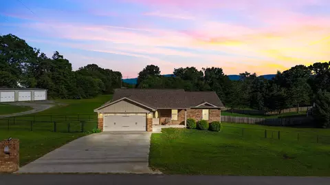 411 Mckinney Dr, Sevierville, TN 37876