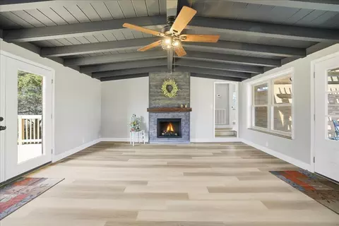 Living - 220 Phyllis Dr, Bean Station, TN 37708 photo 2 of 4