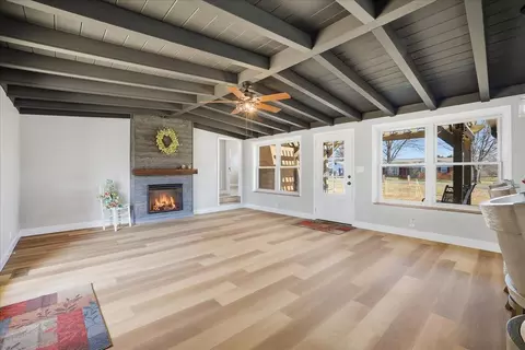 Living - 220 Phyllis Dr, Bean Station, TN 37708 photo 3 of 4