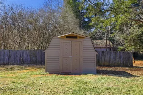 Exterior - 220 Phyllis Dr, Bean Station, TN 37708 photo 9 of 10