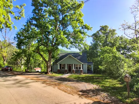 208 Mountain Rd, Luttrell, TN 37779
