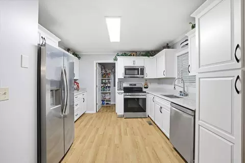 Kitchen - 6945 Westgate Cir, Talbott, TN 37877 photo 4 of 4