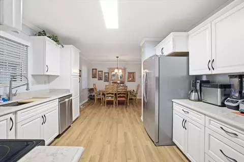 Kitchen - 6945 Westgate Cir, Talbott, TN 37877 photo 2 of 4