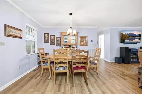 Dining - 6945 Westgate Cir, Talbott, TN 37877 photo 1 of 2