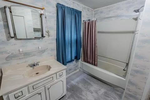 Bath - 585 Murray Bridge Rd, Mohawk, TN 37810 photo 4 of 4