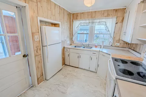 Kitchen - 585 Murray Bridge Rd, Mohawk, TN 37810 photo 2 of 2