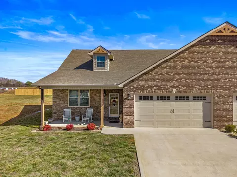3040 Villas Creekside Dr, Dandridge, TN 37725