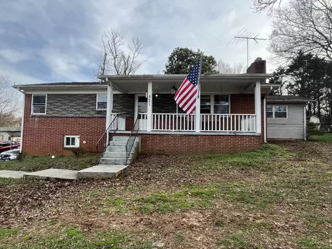 821 W Cherokee Dr, Jefferson City, TN 37760