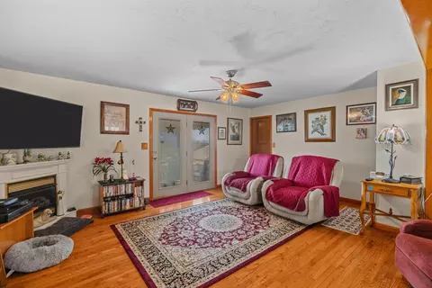 Living - 7033 S Crest Ave, Talbott, TN 37877 photo 3 of 4