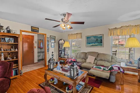 Living - 7033 S Crest Ave, Talbott, TN 37877 photo 2 of 4