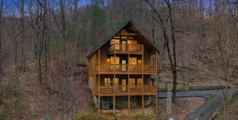 1739 W Sky View Dr, Sevierville, TN 37876