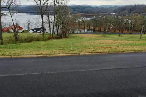 2456 Starboard Crest Rd, Morristown, TN 37814