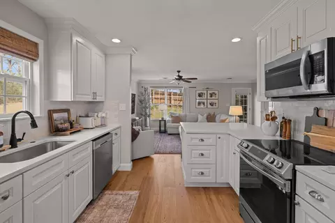Kitchen - 7346 Circle Point Dr, Talbott, TN 37877 photo 3 of 3