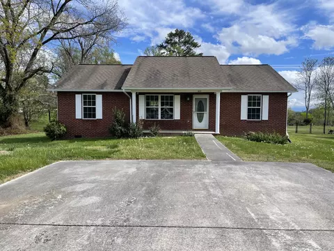 825 Quiet Oaks Way, Dandridge, TN 37725